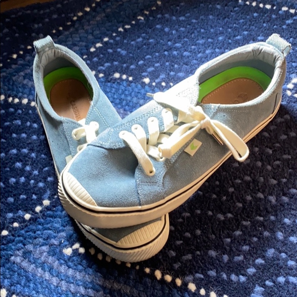 NWT Cariuma shoes!